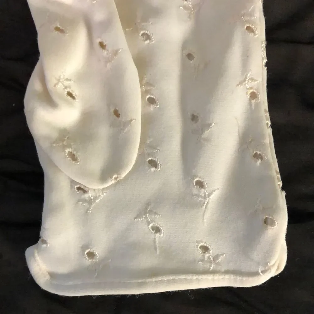 Vintage Off White Ladies Gloves Floral Embroidery